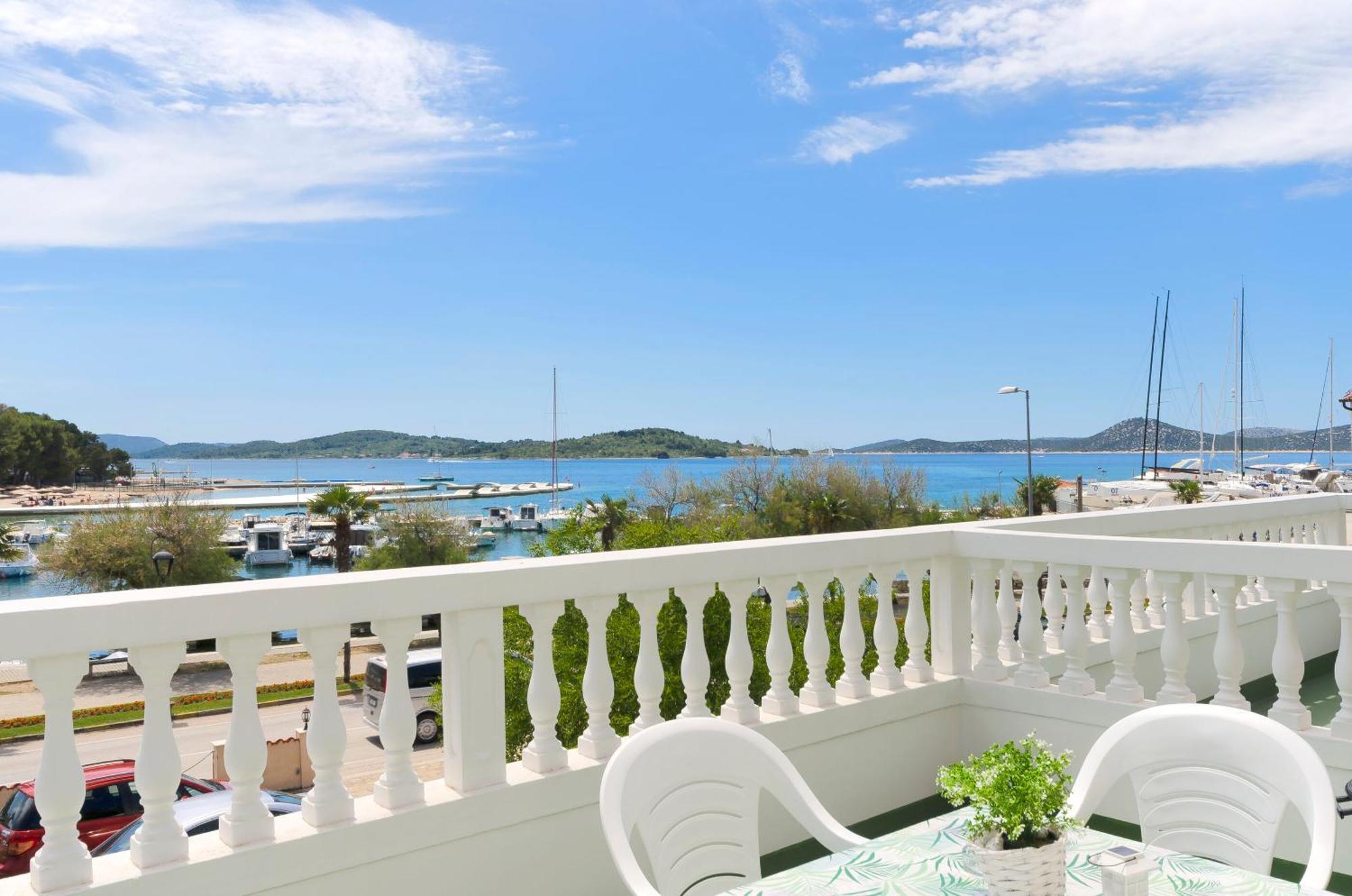 Apartment And Rooms Artina Vodice Dış mekan fotoğraf